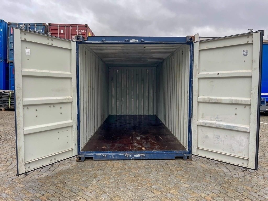 20′ Shipping Container for Pick-Up in Prague – In Stock – Photo 4
