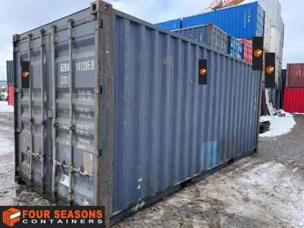 Decommissioned shipping container for storage of non-demanding material 20’ AS IS 10, FSCU 203 378-8 – Miami, FL, USA | Four Seasons Containers