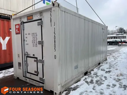 20’ Isolation shipping container FSCU 930 109-2 with 2x doors Hörmann – Denver, CO, USA | Four Seasons Containers