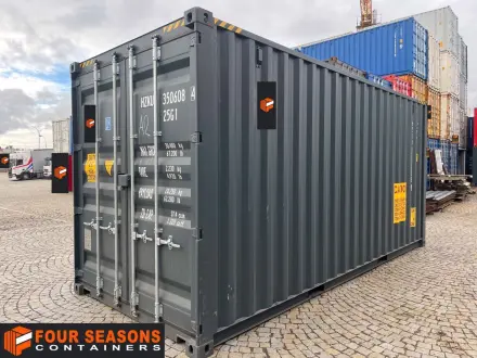 20’ IICL6 in RAL 7016 including Hörmann garage doors 5220 × 2125 mm, FSCU 262 842‑6 – Oakland, CA, USA | Four Seasons Containers